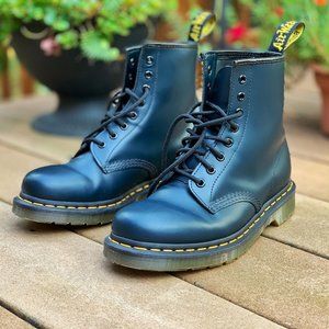 Dr. Marten’s 1460 - Smooth Leather Lace-up Boots